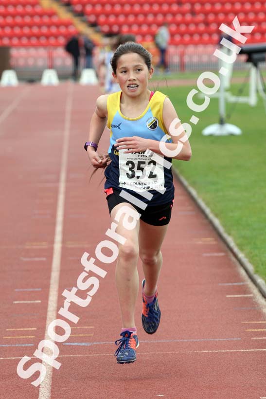 Girls under-15s 3000 metres, North Eastern Champs, Gateshead Stadium. Photo: David T. Hewitson/Sports for All Pics